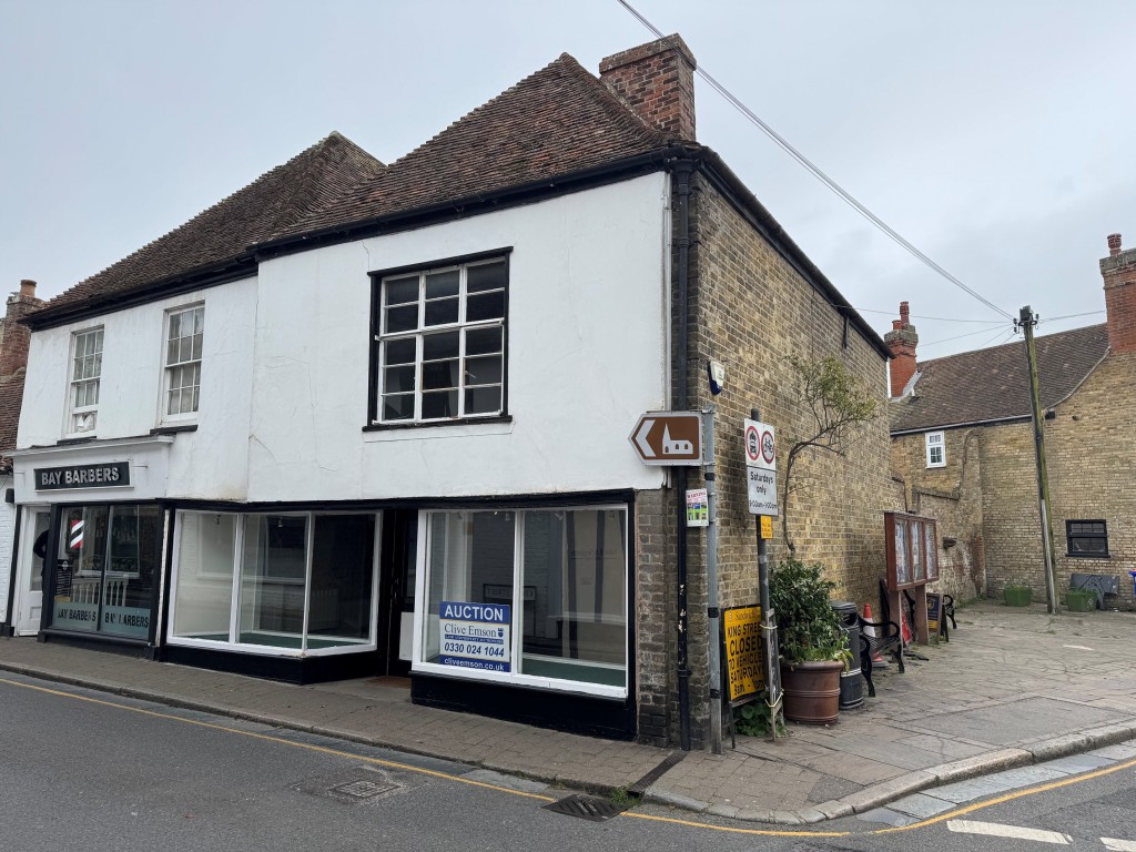 Lot: 85 - DOUBLE FRONTED SHOP AND MAISONETTE IN POPULAR CINQUE PORT TOWN - Front & side of property